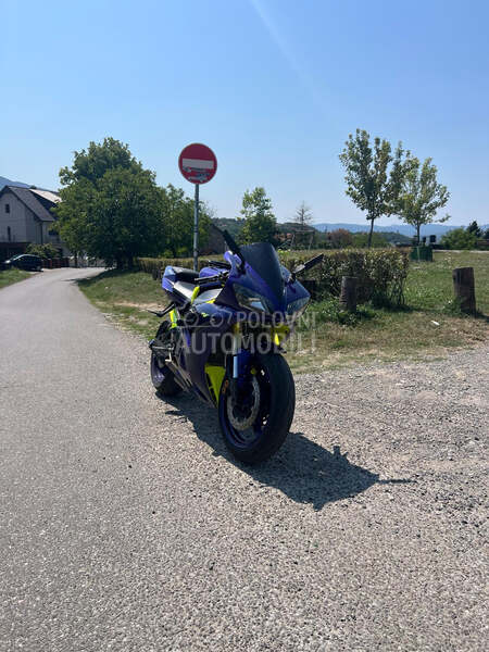 Yamaha R1