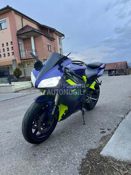 Yamaha R1