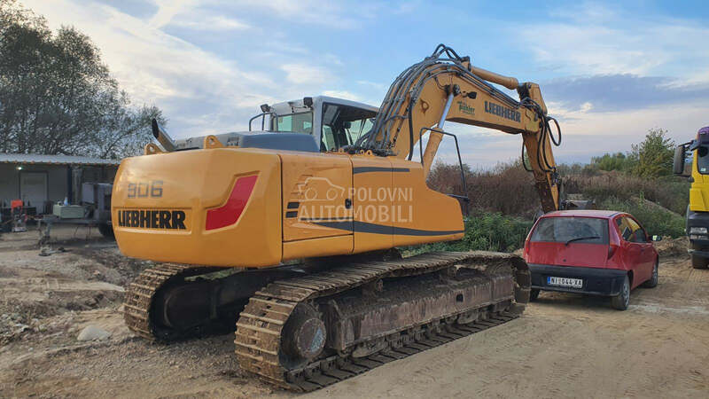 Liebherr 906LC opis