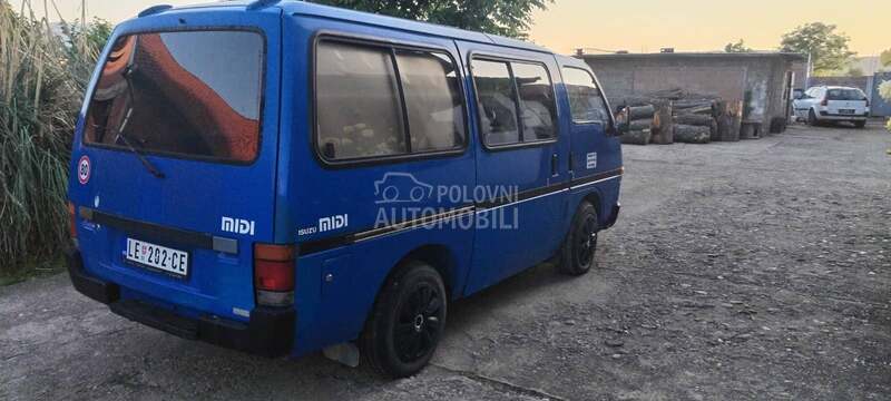 Isuzu Midi 