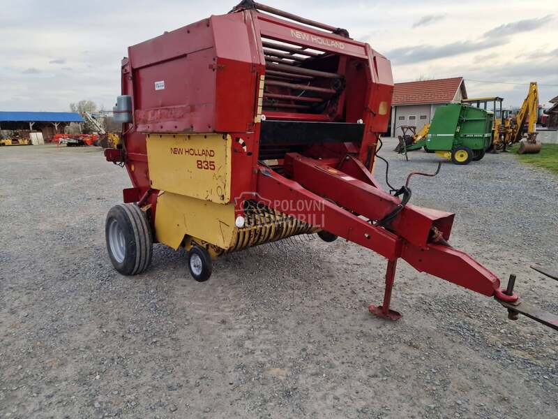 New Holland 835