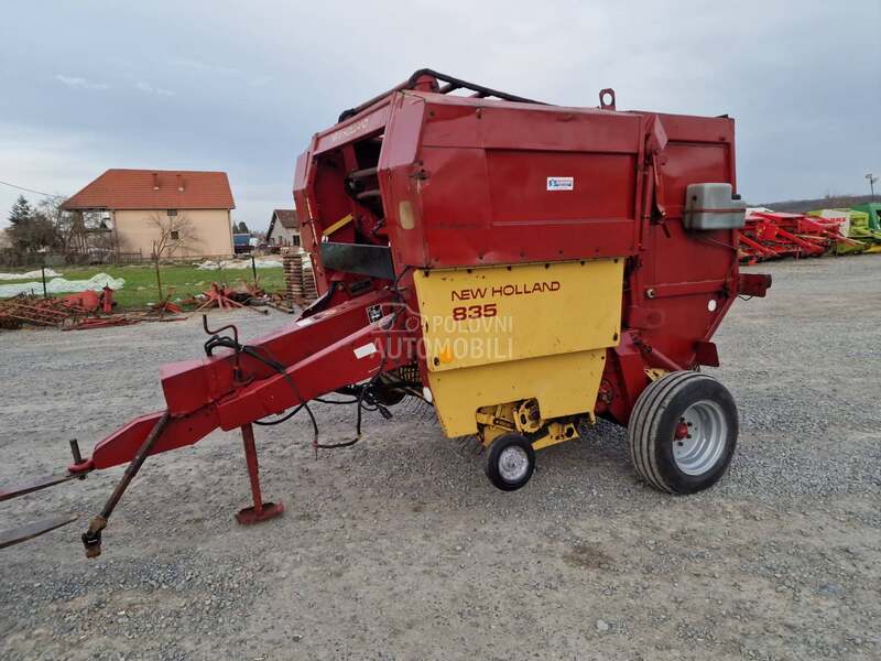 New Holland 835