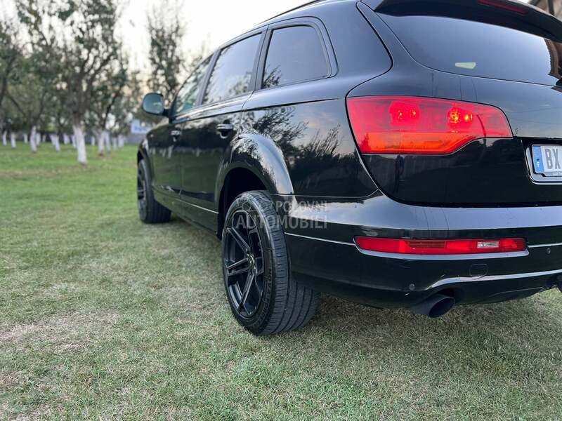 Audi Q7 