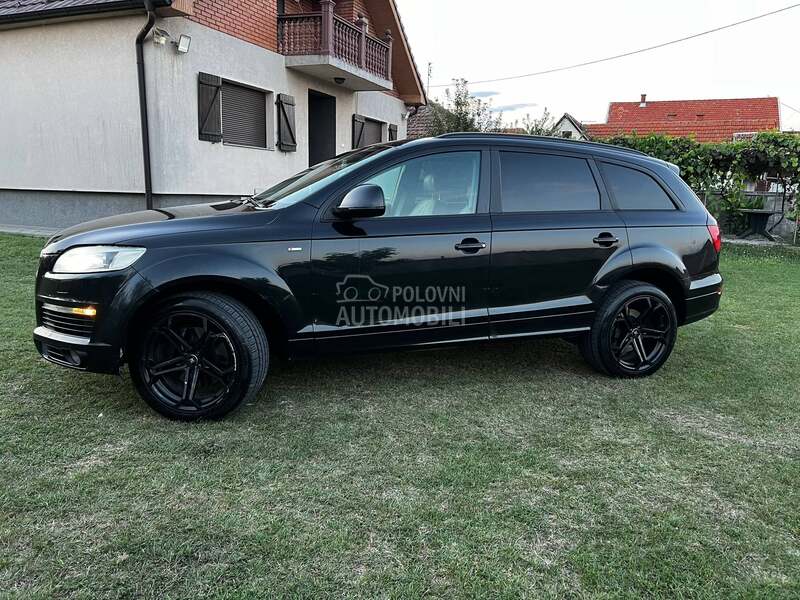 Audi Q7 