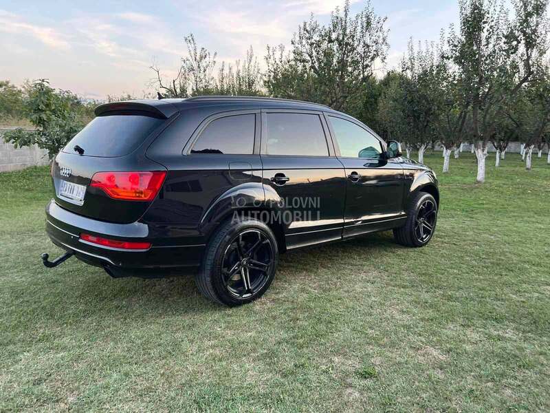 Audi Q7 