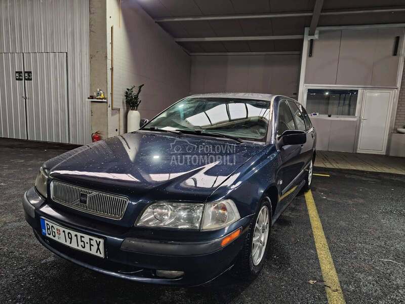 Volvo V40 