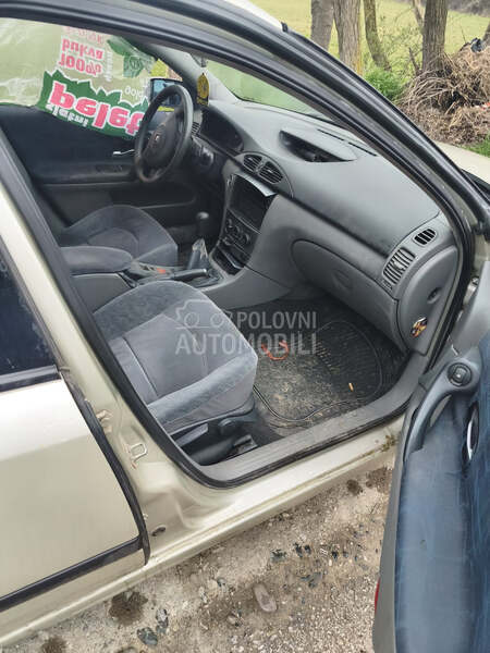 Renault Laguna 