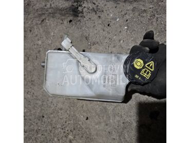 Posuda kočionog ulja za Ford Focus od 2008. do 2011. god.