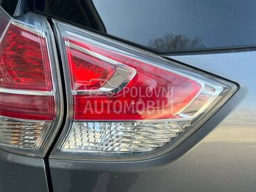 Stop svetlo gepeka levo za Nissan X-Trail od 2013. do 2017. god.