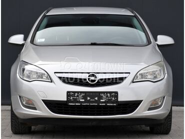 Opel Astra J 1.6 / SERVIS / REG
