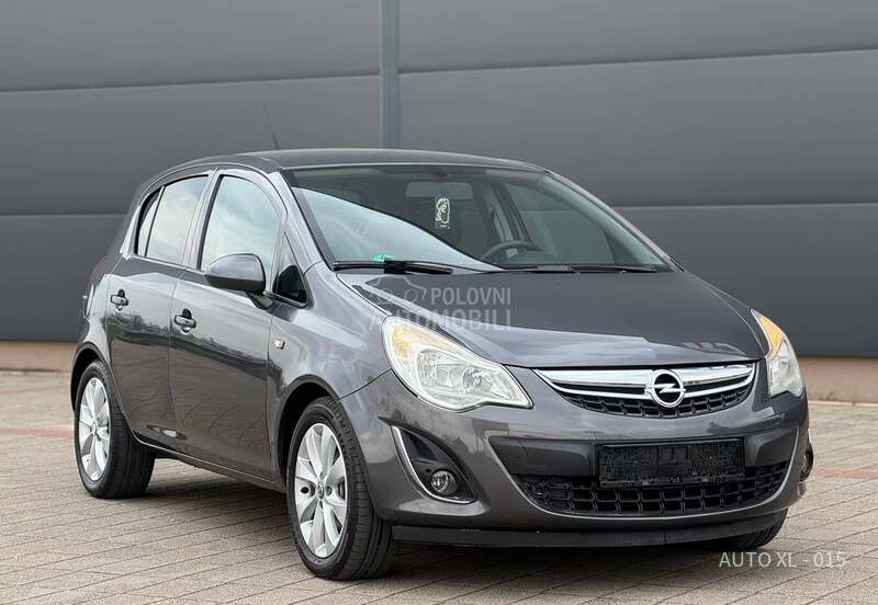 Opel Corsa D 1.2 B // COSMO