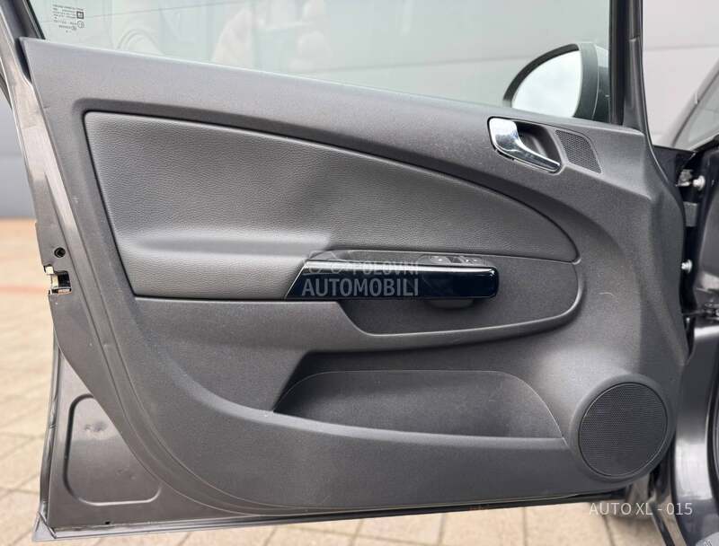 Opel Corsa D 1.2 B // COSMO