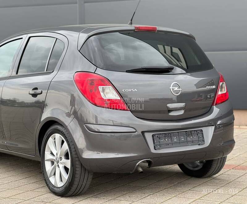 Opel Corsa D 1.2 B // COSMO