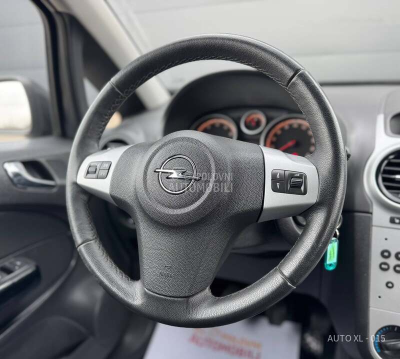 Opel Corsa D 1.2 B // COSMO
