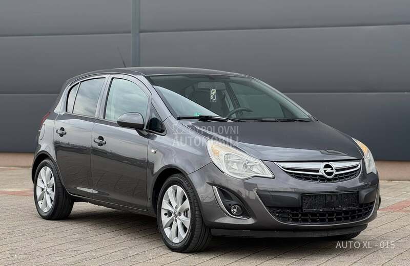 Opel Corsa D 1.2 B // COSMO