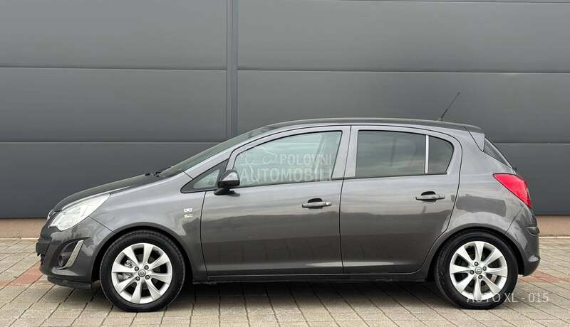 Opel Corsa D 1.2 B // COSMO