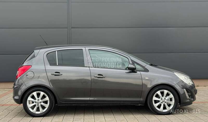 Opel Corsa D 1.2 B // COSMO