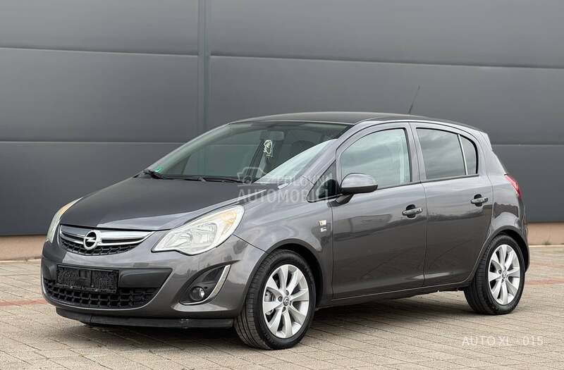 Opel Corsa D 1.2 B // COSMO
