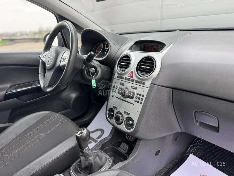 Opel Corsa D 1.2 B // COSMO