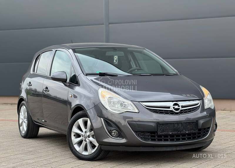 Opel Corsa D 1.2 B // COSMO