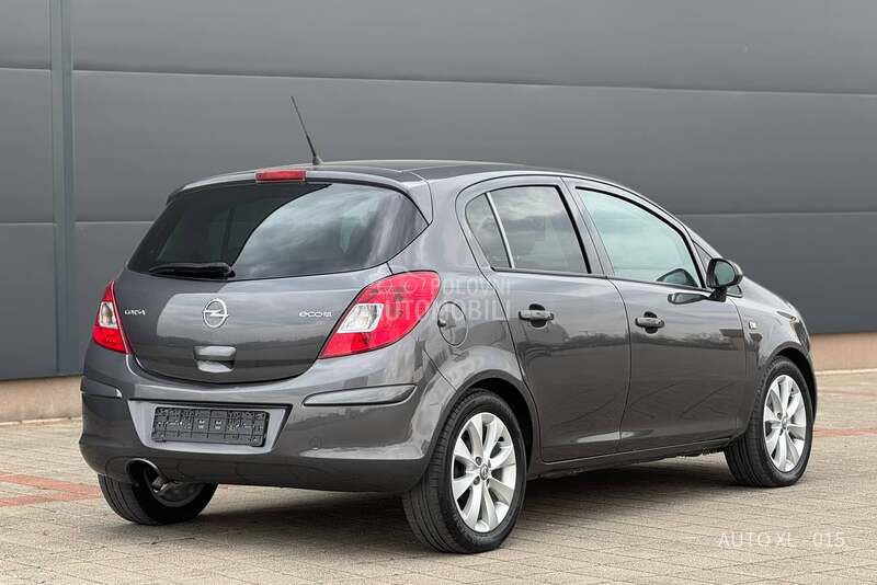 Opel Corsa D 1.2 B // COSMO