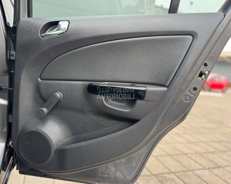 Opel Corsa D 1.2 B // COSMO