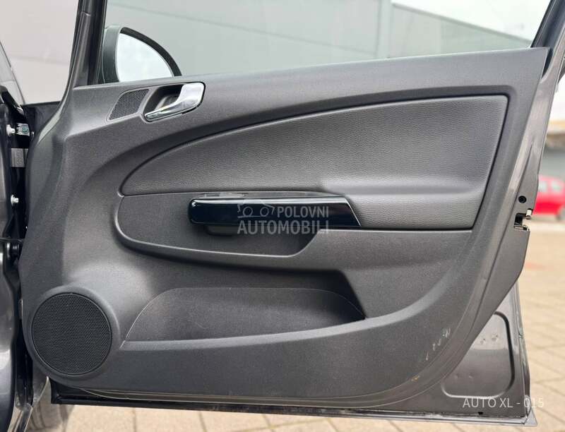 Opel Corsa D 1.2 B // COSMO