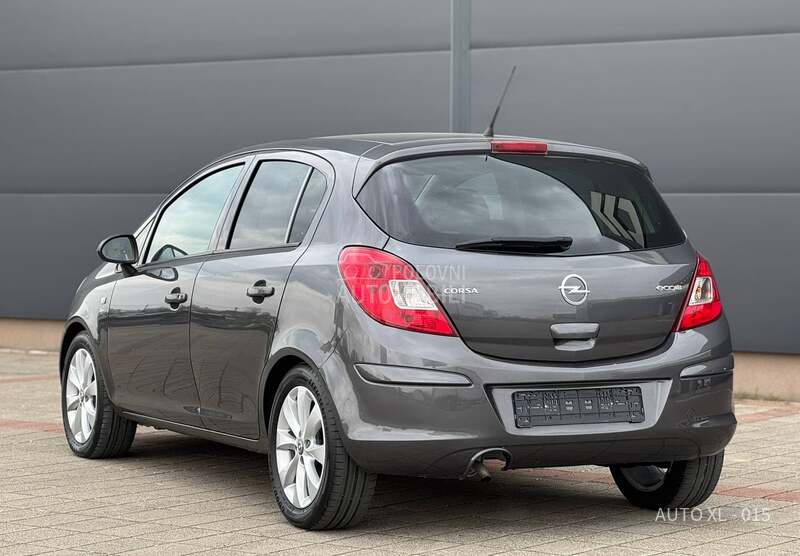 Opel Corsa D 1.2 B // COSMO
