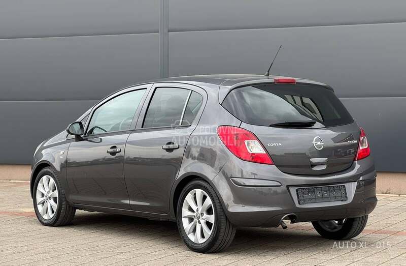 Opel Corsa D 1.2 B // COSMO