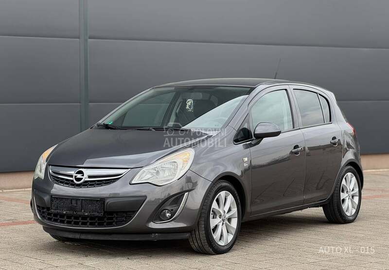 Opel Corsa D 1.2 B // COSMO