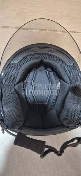 Jet kaciga sa komunikatorom