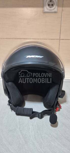 Jet kaciga sa komunikatorom