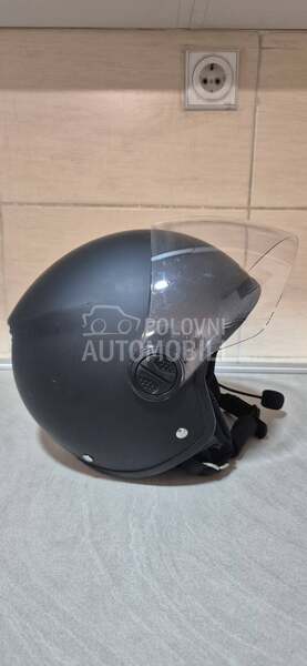 Jet kaciga sa komunikatorom