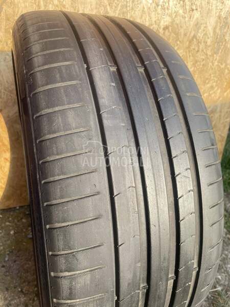 Pirelli 245/40 R19 Letnja