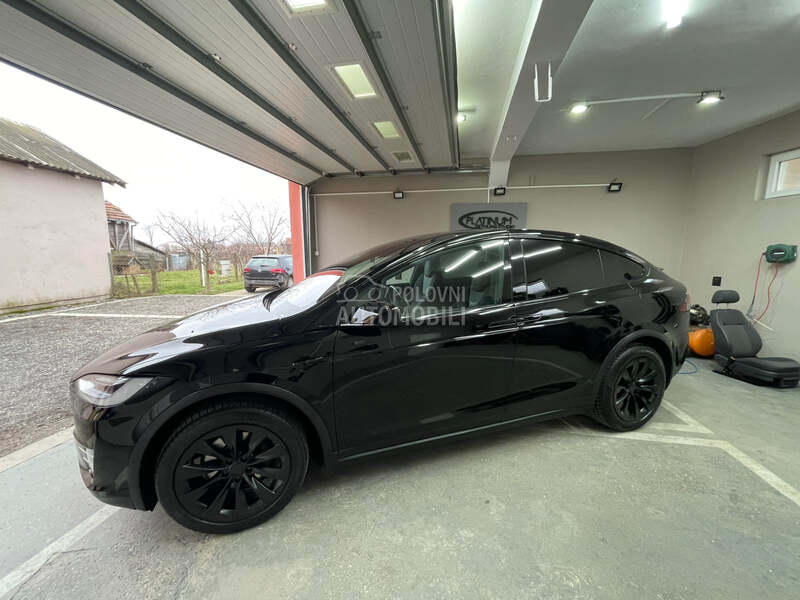Tesla Model X 