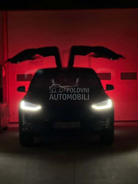 Tesla Model X 
