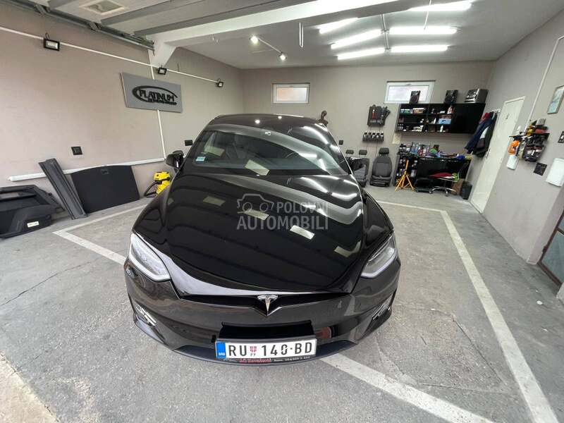 Tesla Model X 