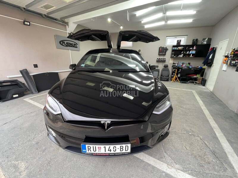 Tesla Model X 