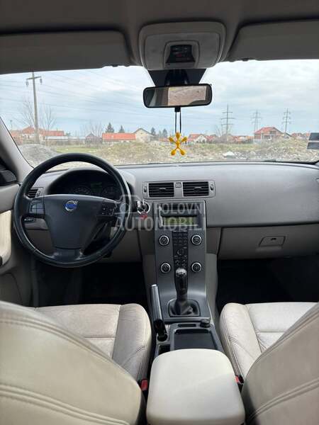 Volvo V50 