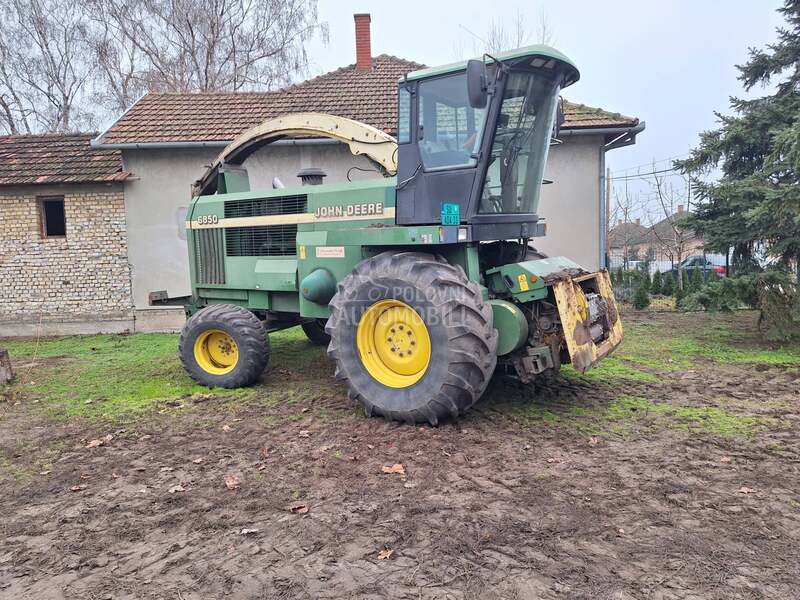 John Deere 6850