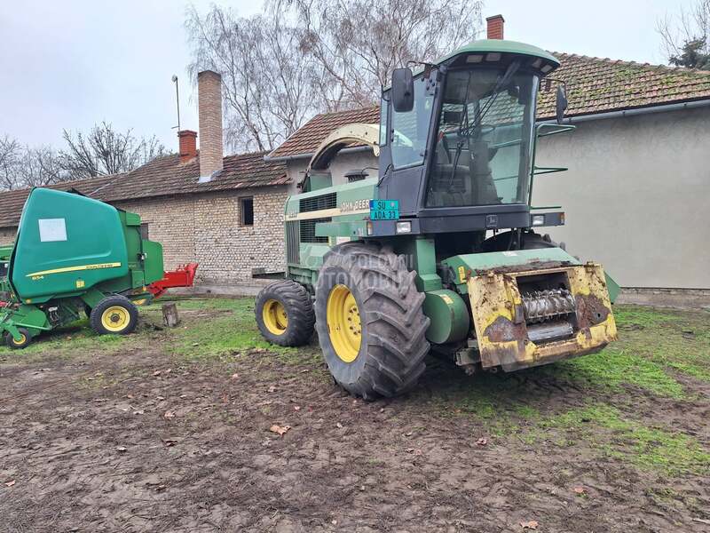 John Deere 6850