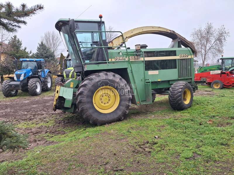 John Deere 6850