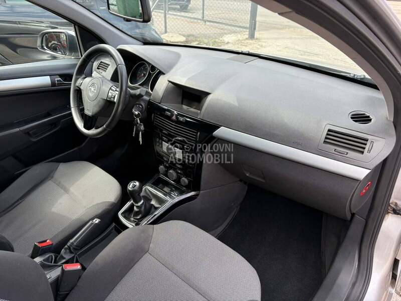 Opel Astra H NOV