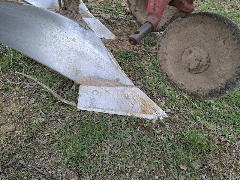 Kverneland tri brazde