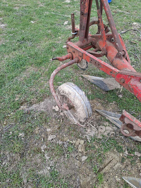 Kverneland tri brazde