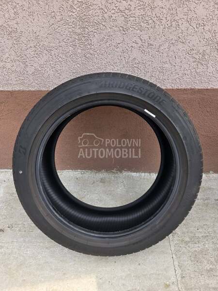 Bridgestone 245/45 R19 Letnja
