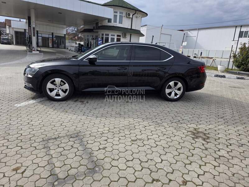 Škoda Superb 