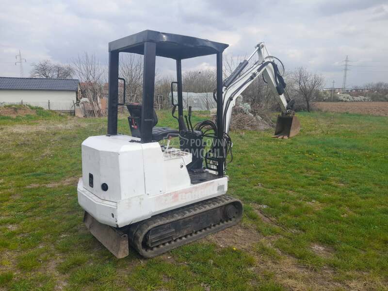 Bobcat E 220 tezak 1.7t