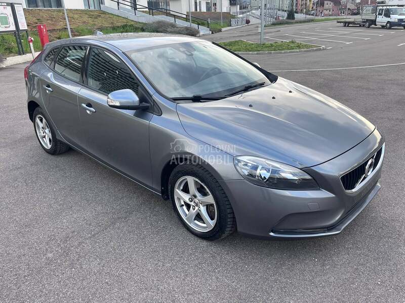 Volvo V40 auto