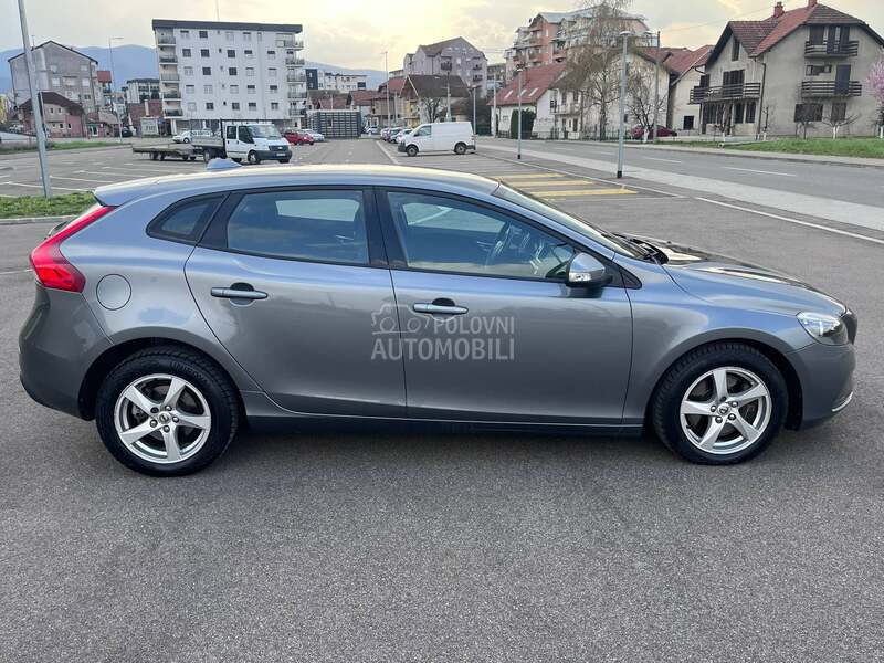 Volvo V40 auto